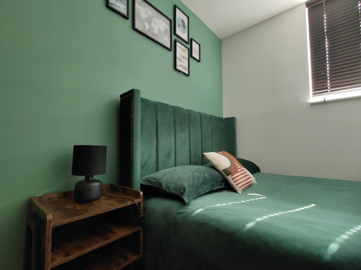 City Centered 2 Bed Serviced Apartment- Sherpa Homes 스윈던 외부 사진